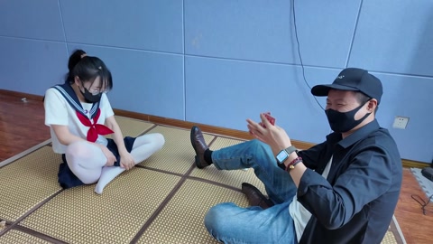 《和喵喵玩扑克》JK白丝女孩玩扑克遇到老千 第1张