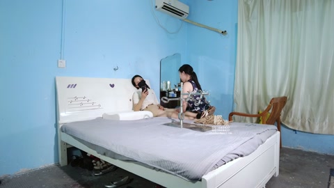 《套路按摩小姐》雪妮套路按摩小姐姐供她玩弄！驷马架上固定狂挠脚心小蛮腰！玩弄丰胸，棒棒刺激强G！ 第1张