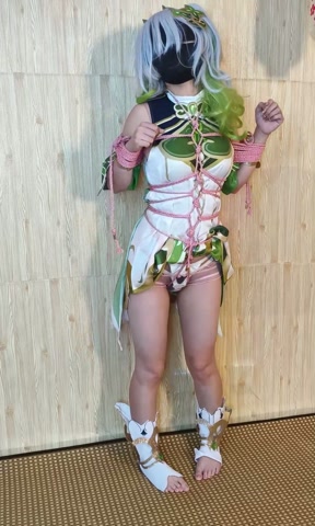 《草神纳西妲（2）（正片）》小草神的罚站地狱，三种罚站姿势，啵啵贝棒棒齐上阵，超色龟甲缚，强制分腿！... 第1张
