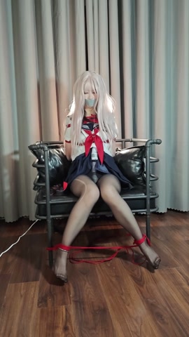 依依日式，丝袜堵嘴水手服放置凳上放上嗡嗡嗡，固定双腿高强度震动，挣扎无法动弹，最后还说了感受 第1张