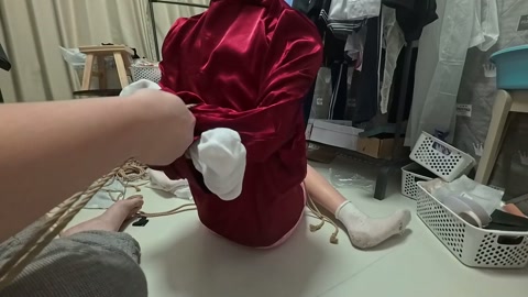 侧面视角 v型 上二下三后手缚做法 第1张