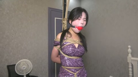 双女M立柱对缚 第1张