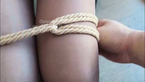 咖丝ol姐姐遭入室绑架 丝袜塞嘴蒙嘴蒙眼捆绑挣扎 第1张