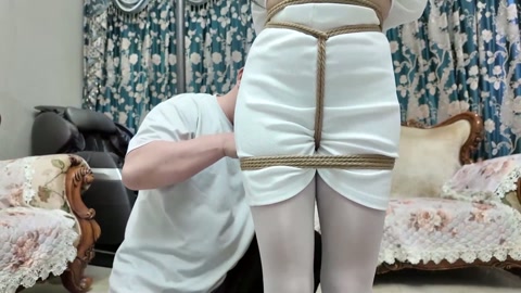 她们的故事 KB游戏 母女三争霸【黑白双丝】【丝足特写】【脱缚挣扎】【驷马竞速】 第1张