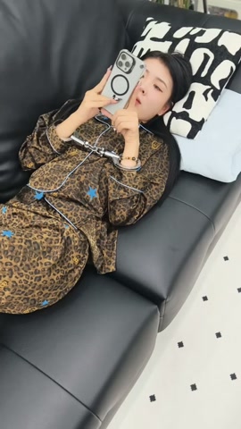 妮妮崽贞操带戴镣和肛塞尾巴外出 第1张