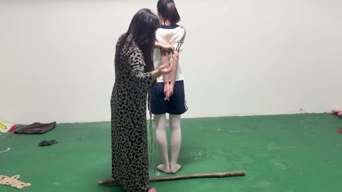 学生妹的痛苦直臂紧缚调教 第1张