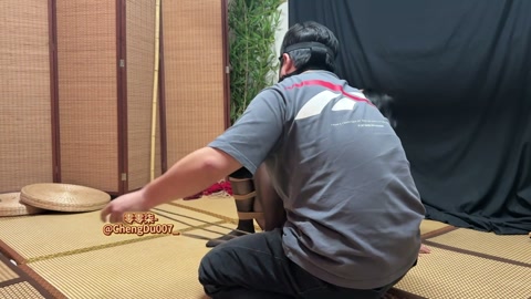 宝妈黑丝马具型大口球吊缚玩弄 第1张