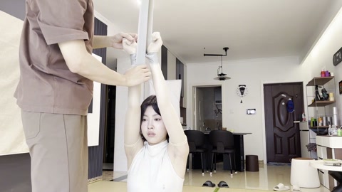 小晗双手举起来 第1张