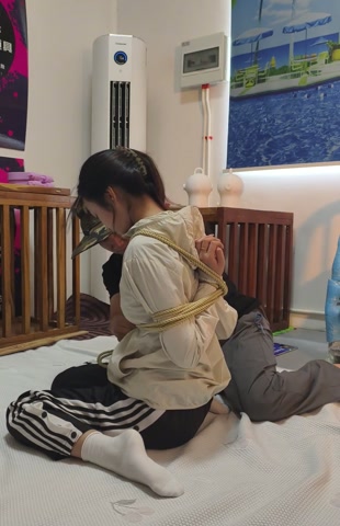 小月后手观音，驷马放置，挣扎逃脱游戏，剧情简单 第1张