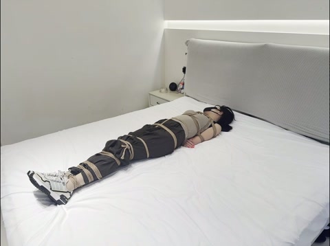 小美女库里丝捆绑放置纯享 第1张