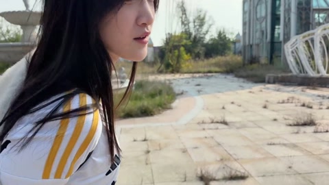 小美女的户外活动 涵汐废弃乐园游 第1张