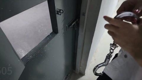 新模特晓晓面试试镜剧 本视频是新人模特晓晓面试试镜拍摄。 剧情：王闵做为一名法律系大学生，毕业后又在... 第1张