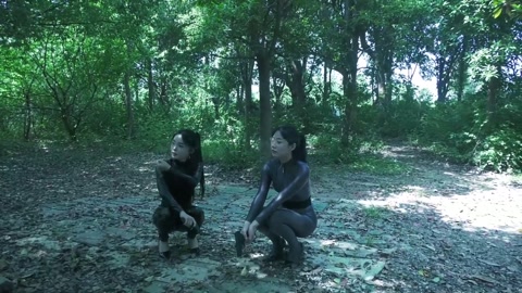 特工历险记（上集）三名女特工潜伏匪徒基地收集证据不料被匪徒抓获在地牢遭受折磨 第1张