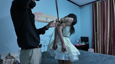 白培培极限直臂绑在床上  极限直臂，大号口球，极限捆绑在床上，口水直流，黑暗放置 第1张
