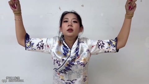 绝密情报 冰柠偷了飞机上的绝密资料逃走 被捉到后绑起 第1张