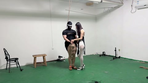 罪恶男m反制猥亵女s恋足舔舐 第1张