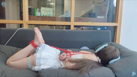 美女光脚驷马放置 第1张