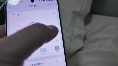 胶带全包电击。模特鱼丸，第一次体验胶带全包，燥热难耐，再加上电击 第1张
