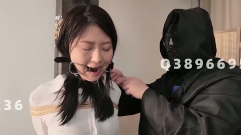 花花p2柱缚加欧式直臂 黑丝美腿捆绑互动！ 第1张
