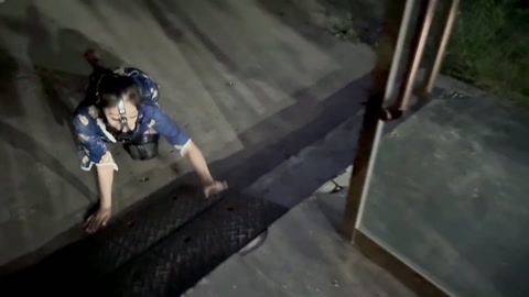 蜜桃臀骚臭狗奴壹壹的爬楼训练 第1张