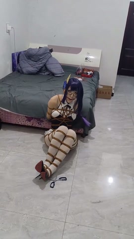 超紧束缚的剪刀自救挑战 第1张