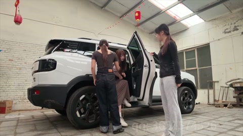 难逃法网 大家好这部是由模特之之（饰演姜红），李沐（饰演被收买的井员），林嘉（饰演队长），希希（饰演... 第1张