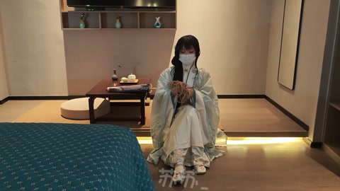 饿殍 明末千里行 满穗的自缚，捆绑镣铐走绳浴池湿身 第1张