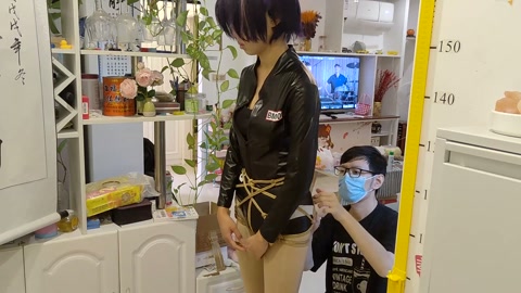 驷马紧缚完美的紧身人偶 第1张