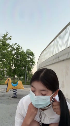 JK女高的连体镣铐户外一公里走路训练+10斤重镣 第1张