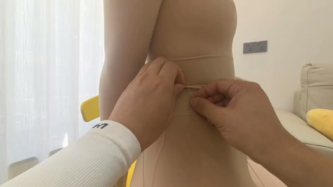 LATEX-百变填充物缝制丝袜全包 胶衣版人偶女友 变身就开始自嗨 主动高潮是人偶的基础 胶衣闷得全... 第1张