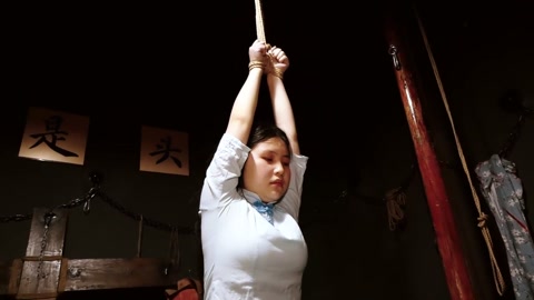 《喋血交通站》上集 女交通员在获取情报时被军统女特务抓获在刑房遭遇非人的酷刑折磨依旧坚贞不屈 第2张