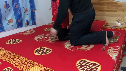 《特殊的新娘》（下）洞房花烛，直臂驷马，床上挣扎 第2张