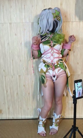 《草神纳西妲（2）（正片）》小草神的罚站地狱，三种罚站姿势，啵啵贝棒棒齐上阵，超色龟甲缚，强制分腿！... 第2张