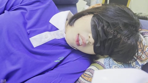 【中秋特辑】 被绑架折磨的女学生 深圳校服+三种白袜 蒙眼塞嘴 tk+td放置 第2张