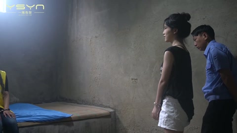 【烟引镣刑】颜值高不高大家挑一挑两个女犯因其中一个偷偷在牢房吸烟被惩罚 第2张
