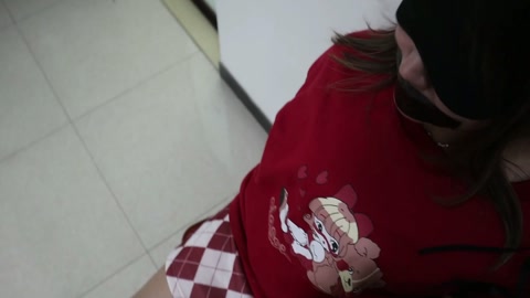 【荷仙素人实记】椅子缚捆绑玩素人女生2号 丰满型格点裙子白靴女孩，鞭打与震和电击游戏（委屈与 快感交... 第2张