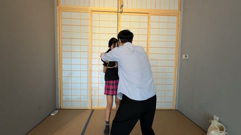 不同吊缚折磨小女奴 第2张