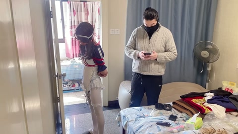 体操服白丝紧缚倒吊，蒙眼堵嘴头朝下被不断调教（上） 第2张