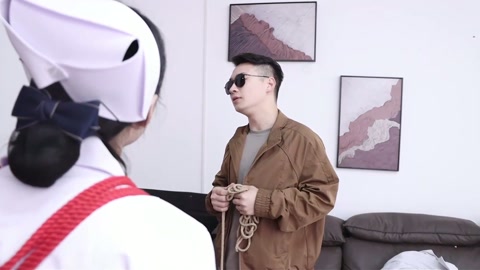 你再看看你后面呢（中）雇佣兵青蓝被算计落入陷阱，胯下连缚是不是说明你俩关系很好啊？ 第2张