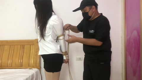 佳怡制服肉丝并肘直臂驷马是她的最爱 看她痛苦的扭就开心 第2张