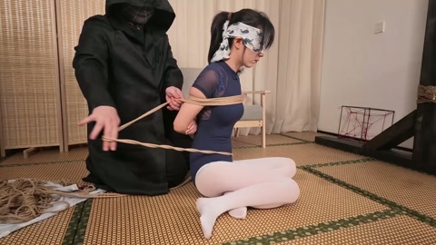 嗷嗷舞蹈服后手缚捆绑白丝舞蹈服蒙眼挣扎 第2张