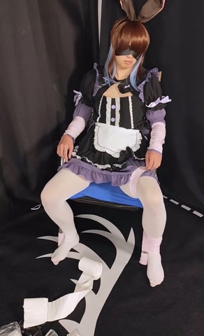 女仆阿米娅就要好好接受博士的所有要求！！！《四）椅子拘束，震懂棒，训练器，强制高潮射j！ 第2张