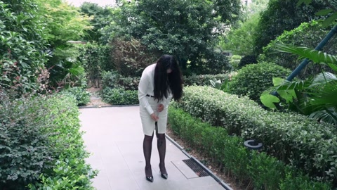 女高管的秘密兼职（第四集）被锁着上班一整天并完成各种任务（ZCDTD链子G塞户外公共场所公司海量独白... 第2张