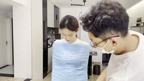 小倩蓝色的胶带木乃伊，像一只美人鱼，就是说不了话 第2张