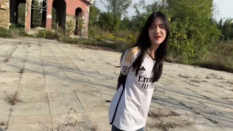 小美女的户外活动 涵汐废弃乐园游 第2张