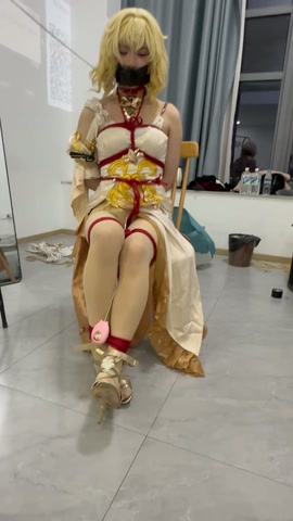 清瞳子cos阿格莱雅 金织女士被捕惨遭捆绑玩弄 凉鞋被脱下美脚惨遭侵犯 第2张