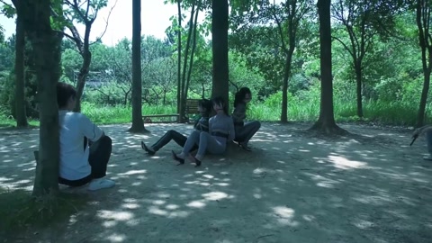 特工历险记（上集）三名女特工潜伏匪徒基地收集证据不料被匪徒抓获在地牢遭受折磨 第2张