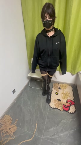 绑架黑丝长筒靴女特工 第2张