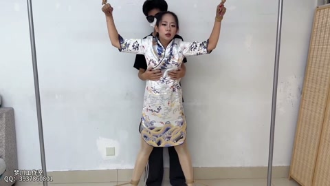 绝密情报 冰柠偷了飞机上的绝密资料逃走 被捉到后绑起 第2张