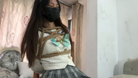 荷露 COS崩坏 流萤 误入活绳屋 自动紧缚绳陷阱抓住逃走再被抓回驷马绑凳子上危机四伏 第2张